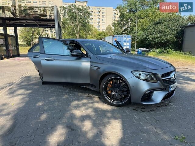 Сірий Мерседес Е-Клас, об'ємом двигуна 3.98 л та пробігом 79 тис. км за 73900 $, фото 1 на Automoto.ua