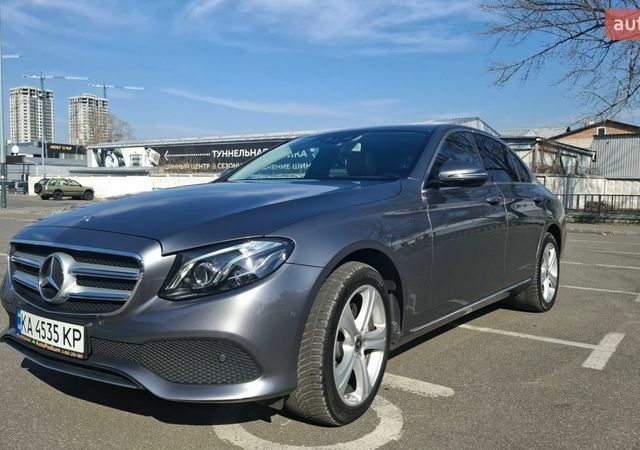 Сірий Мерседес Е-Клас, об'ємом двигуна 2 л та пробігом 216 тис. км за 31000 $, фото 1 на Automoto.ua