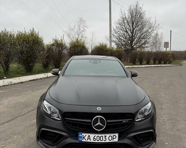 Сірий Мерседес Е-Клас, об'ємом двигуна 3.98 л та пробігом 97 тис. км за 79500 $, фото 1 на Automoto.ua