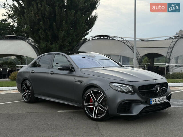 Сірий Мерседес Е-Клас, об'ємом двигуна 3.98 л та пробігом 55 тис. км за 85000 $, фото 1 на Automoto.ua