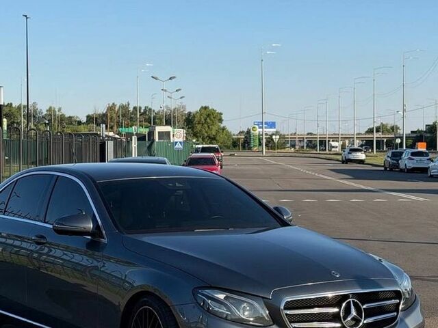 Сірий Мерседес Е-Клас, об'ємом двигуна 1.95 л та пробігом 264 тис. км за 27400 $, фото 1 на Automoto.ua
