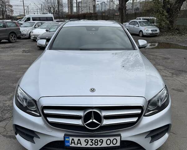 Сірий Мерседес Е-Клас, об'ємом двигуна 1.99 л та пробігом 123 тис. км за 39000 $, фото 1 на Automoto.ua