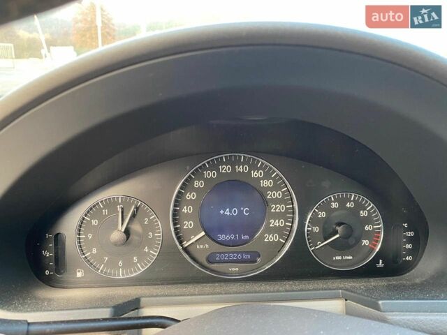 Сірий Мерседес Е-Клас, об'ємом двигуна 1.8 л та пробігом 206 тис. км за 3500 $, фото 1 на Automoto.ua