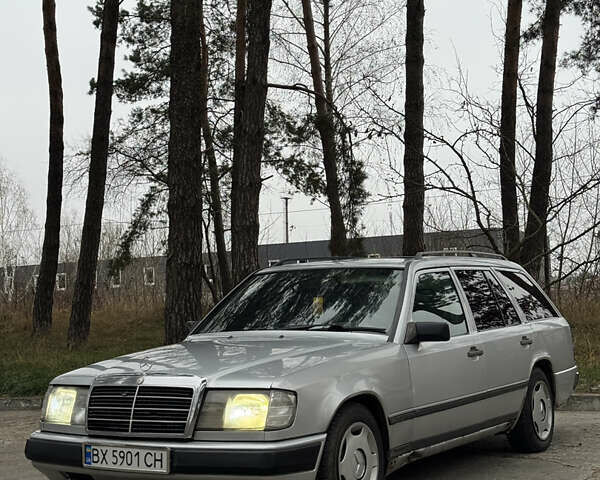 Сірий Мерседес Е-Клас, об'ємом двигуна 3 л та пробігом 398 тис. км за 1999 $, фото 1 на Automoto.ua