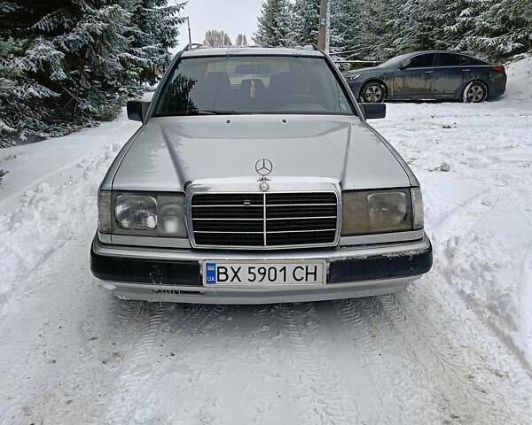 Сірий Мерседес Е-Клас, об'ємом двигуна 3 л та пробігом 333 тис. км за 1600 $, фото 1 на Automoto.ua