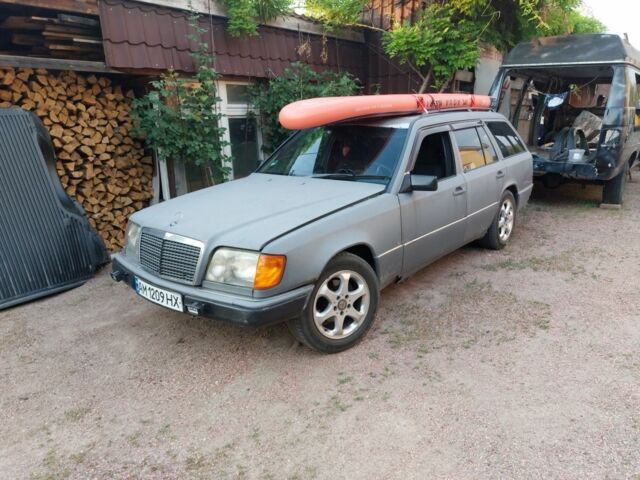 Мерседес Е-Класс 1990 в Киеве на Automoto.ua Серый Мерседес Е-Класс, объемом двигателя 3 л и пробегом 500 тыс. км за 1380 $, фото 1 на Automoto.ua