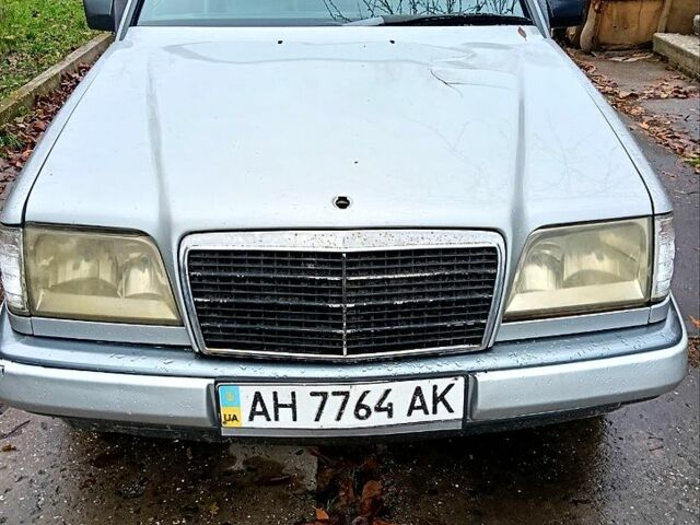 Серый Мерседес Е-Класс, объемом двигателя 3 л и пробегом 379 тыс. км за 1500 $, фото 1 на Automoto.ua