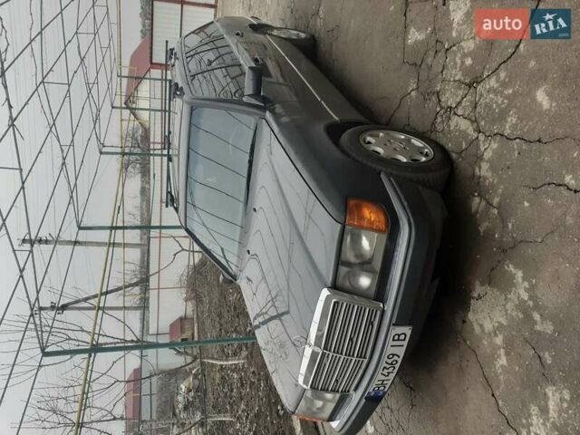 Сірий Мерседес Е-Клас, об'ємом двигуна 2.3 л та пробігом 325 тис. км за 3000 $, фото 1 на Automoto.ua