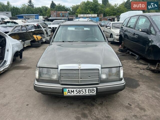 Сірий Мерседес Е-Клас, об'ємом двигуна 3 л та пробігом 250 тис. км за 1399 $, фото 1 на Automoto.ua