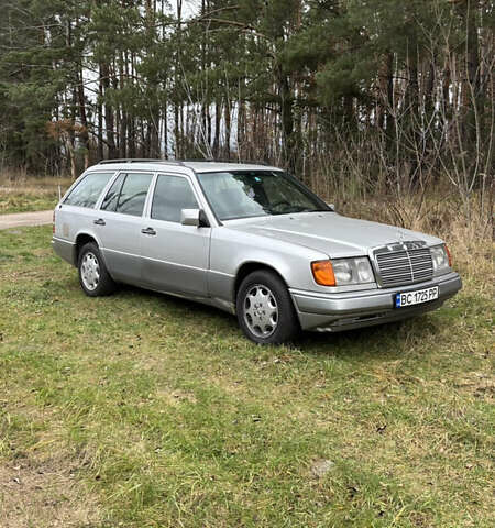 Серый Мерседес Е-Класс, объемом двигателя 3 л и пробегом 322 тыс. км за 3400 $, фото 1 на Automoto.ua