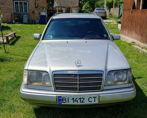 Серый Мерседес Е-Класс, объемом двигателя 2.5 л и пробегом 480 тыс. км за 4200 $, фото 1 на Automoto.ua