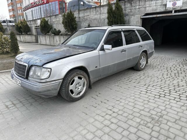 Сірий Мерседес Е-Клас, об'ємом двигуна 2 л та пробігом 400 тис. км за 950 $, фото 1 на Automoto.ua