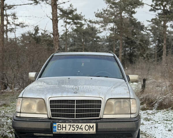 Сірий Мерседес Е-Клас, об'ємом двигуна 2.5 л та пробігом 400 тис. км за 4000 $, фото 1 на Automoto.ua