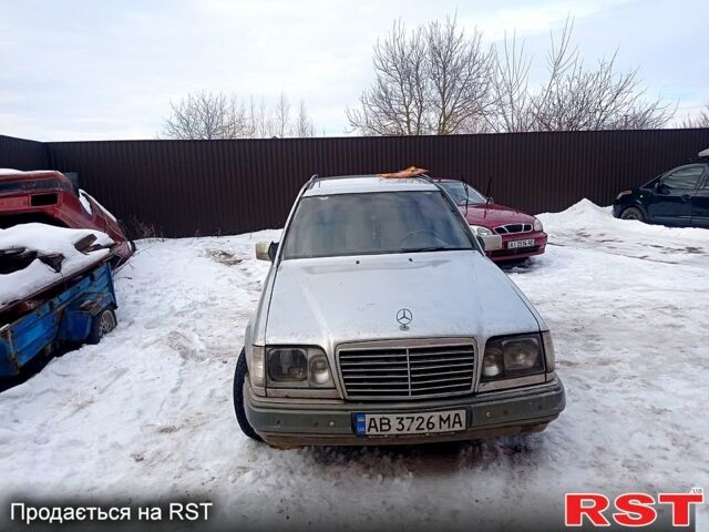 Сірий Мерседес Е-Клас, об'ємом двигуна 2.5 л та пробігом 0 тис. км за 3500 $, фото 1 на Automoto.ua