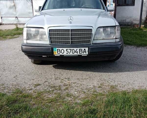 Серый Мерседес Е-Класс, объемом двигателя 2.2 л и пробегом 280 тыс. км за 2800 $, фото 1 на Automoto.ua