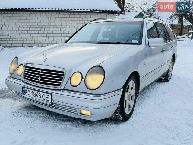 Серый Мерседес Е-Класс, объемом двигателя 2.5 л и пробегом 320 тыс. км за 4200 $, фото 1 на Automoto.ua