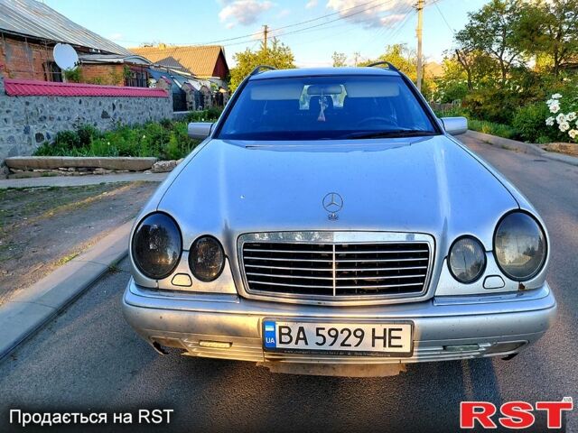 Сірий Мерседес Е-Клас, об'ємом двигуна 3 л та пробігом 500 тис. км за 2500 $, фото 1 на Automoto.ua