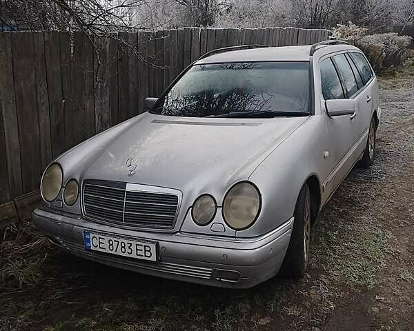 Серый Мерседес Е-Класс, объемом двигателя 2.4 л и пробегом 323 тыс. км за 3000 $, фото 1 на Automoto.ua