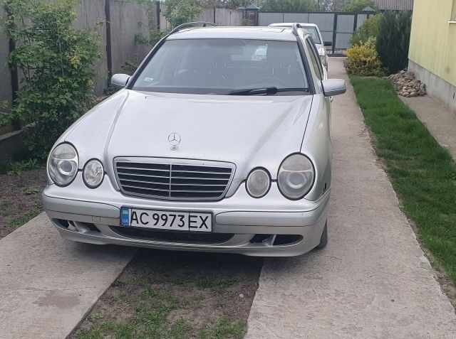 Серый Мерседес Е-Класс, объемом двигателя 3.2 л и пробегом 350 тыс. км за 2500 $, фото 1 на Automoto.ua