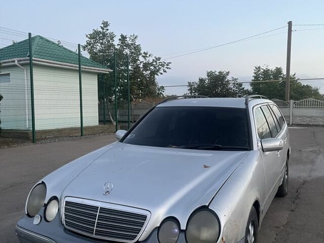Сірий Мерседес Е-Клас, об'ємом двигуна 2.2 л та пробігом 400 тис. км за 1751 $, фото 1 на Automoto.ua