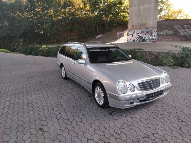 Серый Мерседес Е-Класс, объемом двигателя 2.2 л и пробегом 235 тыс. км за 4640 $, фото 1 на Automoto.ua