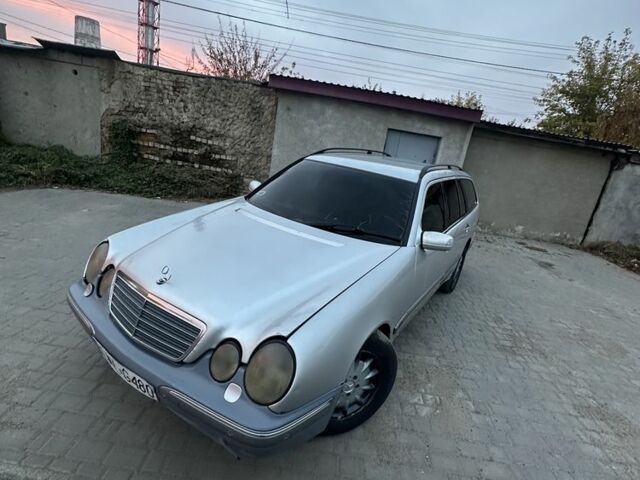 Сірий Мерседес Е-Клас, об'ємом двигуна 2.8 л та пробігом 300 тис. км за 1301 $, фото 1 на Automoto.ua