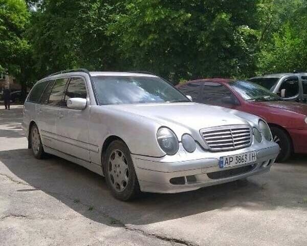 Серый Мерседес Е-Класс, объемом двигателя 2 л и пробегом 300 тыс. км за 3000 $, фото 1 на Automoto.ua