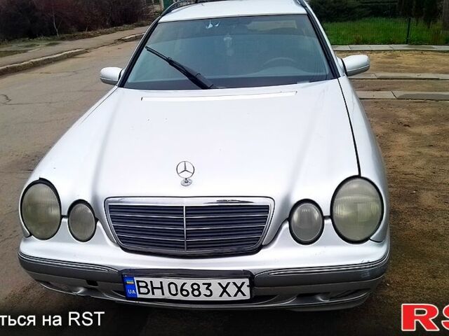 Сірий Мерседес Е-Клас, об'ємом двигуна 2.1 л та пробігом 300 тис. км за 4999 $, фото 1 на Automoto.ua