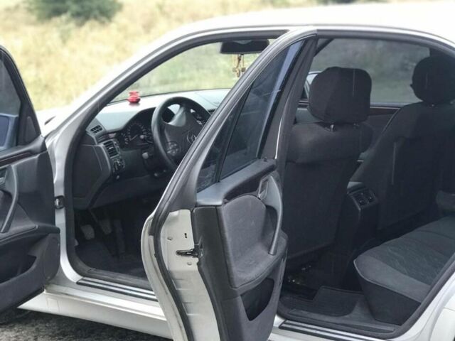 Сірий Мерседес Е-Клас, об'ємом двигуна 2 л та пробігом 140 тис. км за 6300 $, фото 1 на Automoto.ua