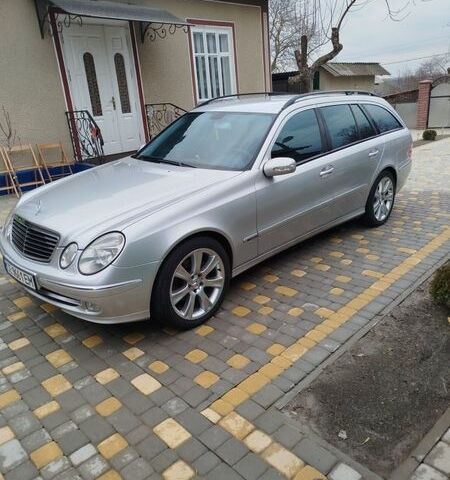 Серый Мерседес Е-Класс, объемом двигателя 2.7 л и пробегом 307 тыс. км за 7200 $, фото 1 на Automoto.ua