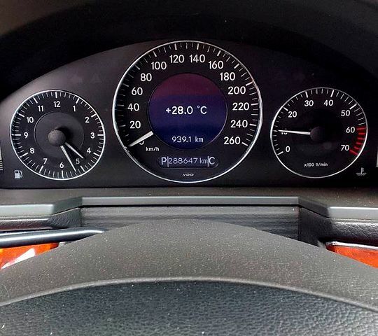 Серый Мерседес Е-Класс, объемом двигателя 2.2 л и пробегом 288 тыс. км за 6500 $, фото 1 на Automoto.ua