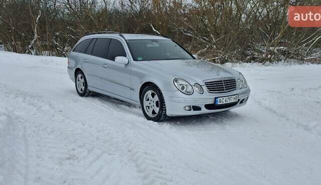 Серый Мерседес Е-Класс, объемом двигателя 2.2 л и пробегом 301 тыс. км за 6799 $, фото 1 на Automoto.ua