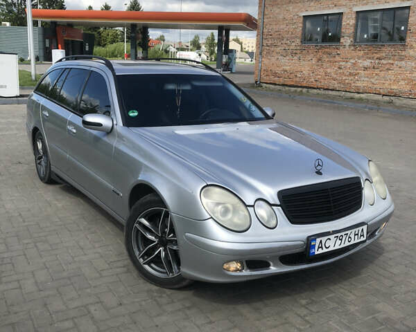 Сірий Мерседес Е-Клас, об'ємом двигуна 2.2 л та пробігом 270 тис. км за 7000 $, фото 1 на Automoto.ua