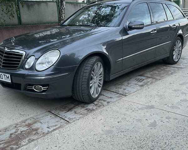 Сірий Мерседес Е-Клас, об'ємом двигуна 3 л та пробігом 251 тис. км за 8500 $, фото 1 на Automoto.ua