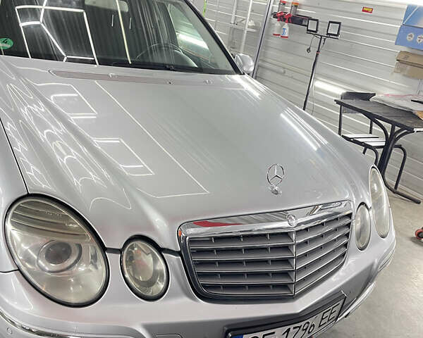 Серый Мерседес Е-Класс, объемом двигателя 2.2 л и пробегом 350 тыс. км за 7000 $, фото 1 на Automoto.ua