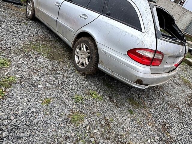 Сірий Мерседес Е-Клас, об'ємом двигуна 2.2 л та пробігом 300 тис. км за 2600 $, фото 1 на Automoto.ua