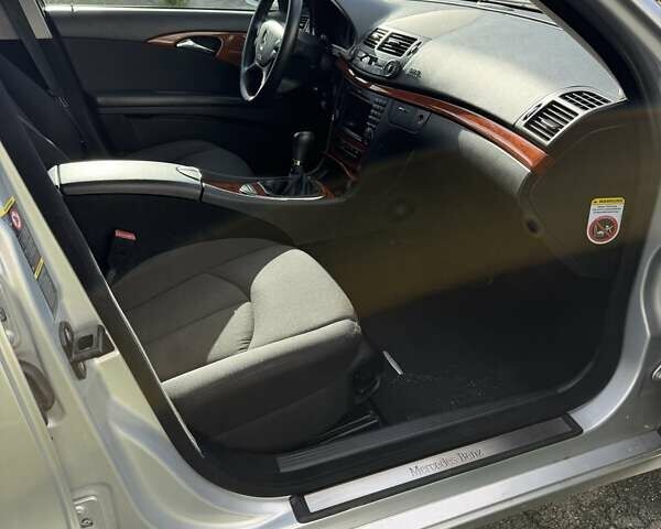 Сірий Мерседес Е-Клас, об'ємом двигуна 2.1 л та пробігом 373 тис. км за 7200 $, фото 1 на Automoto.ua