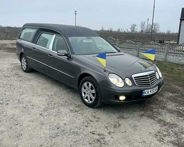 Серый Мерседес Е-Класс, объемом двигателя 3 л и пробегом 256 тыс. км за 29000 $, фото 1 на Automoto.ua