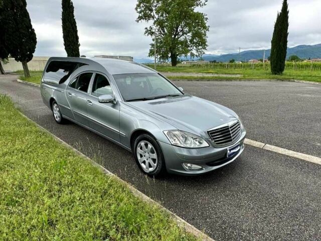 Сірий Мерседес Е-Клас, об'ємом двигуна 3 л та пробігом 210 тис. км за 44777 $, фото 1 на Automoto.ua
