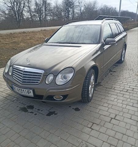 Серый Мерседес Е-Класс, объемом двигателя 2.2 л и пробегом 270 тыс. км за 8600 $, фото 1 на Automoto.ua