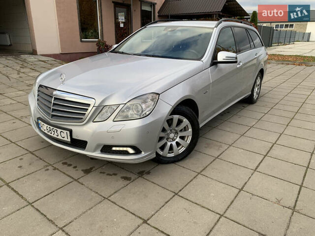 Сірий Мерседес Е-Клас, об'ємом двигуна 2.2 л та пробігом 400 тис. км за 8800 $, фото 1 на Automoto.ua