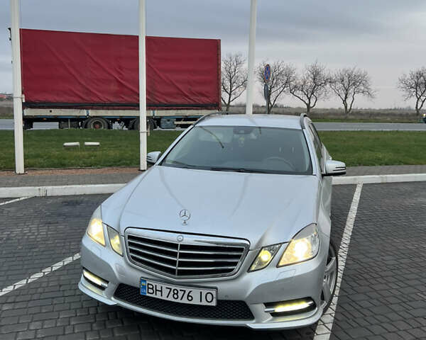 Серый Мерседес Е-Класс, объемом двигателя 2.2 л и пробегом 467 тыс. км за 11300 $, фото 1 на Automoto.ua