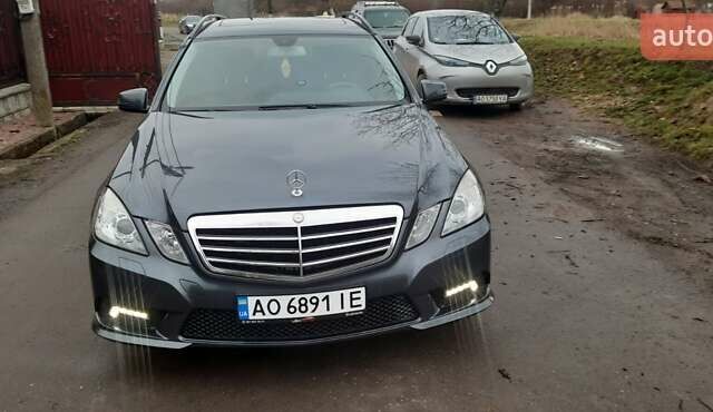 Сірий Мерседес Е-Клас, об'ємом двигуна 3 л та пробігом 168 тис. км за 12000 $, фото 1 на Automoto.ua