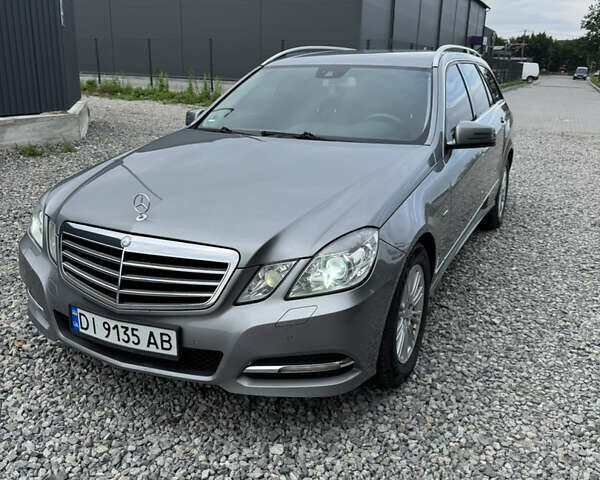 Серый Мерседес Е-Класс, объемом двигателя 2.14 л и пробегом 254 тыс. км за 12500 $, фото 1 на Automoto.ua