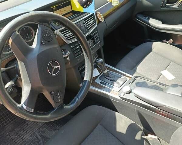 Сірий Мерседес Е-Клас, об'ємом двигуна 2.1 л та пробігом 301 тис. км за 9300 $, фото 1 на Automoto.ua