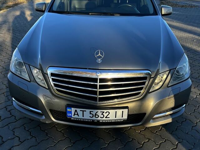 Серый Мерседес Е-Класс, объемом двигателя 2.1 л и пробегом 310 тыс. км за 11000 $, фото 1 на Automoto.ua