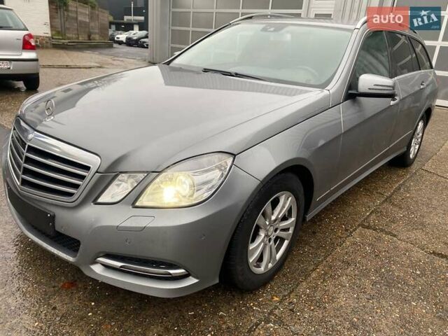 Серый Мерседес Е-Класс, объемом двигателя 2.2 л и пробегом 264 тыс. км за 12000 $, фото 1 на Automoto.ua