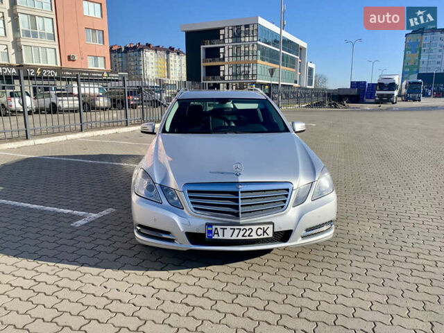 Сірий Мерседес Е-Клас, об'ємом двигуна 2.2 л та пробігом 320 тис. км за 11500 $, фото 1 на Automoto.ua