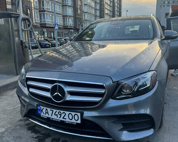 Серый Мерседес Е-Класс, объемом двигателя 3 л и пробегом 131 тыс. км за 31300 $, фото 1 на Automoto.ua