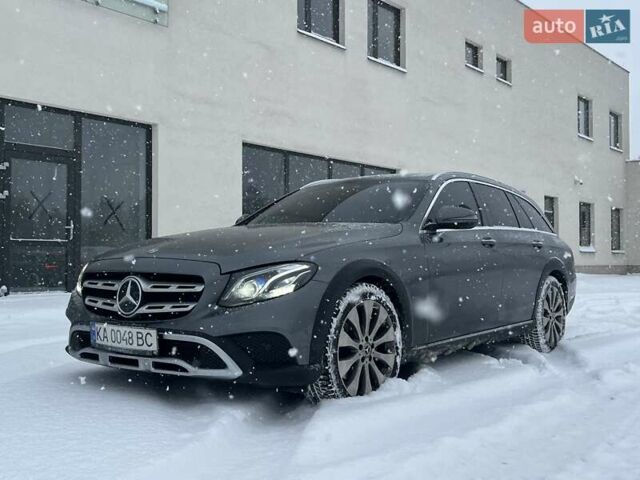 Серый Мерседес Е-Класс, объемом двигателя 1.95 л и пробегом 272 тыс. км за 30000 $, фото 1 на Automoto.ua